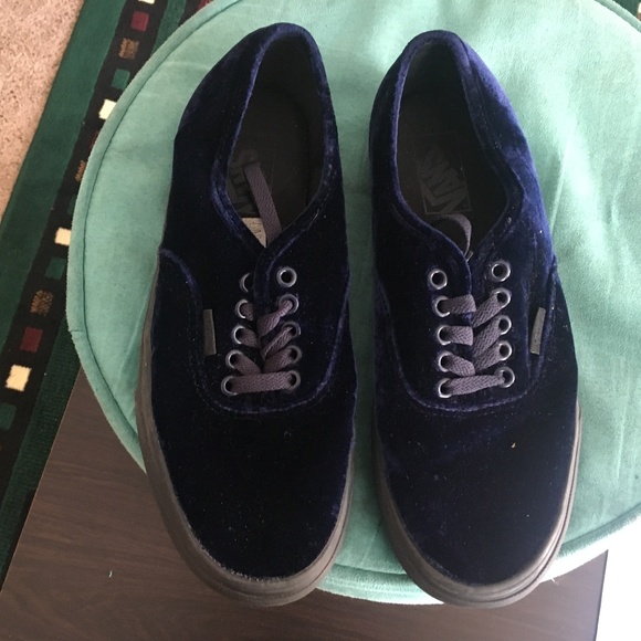 Van Exclusive Blue Velvet Skate Shoe - Picture 1 of 3